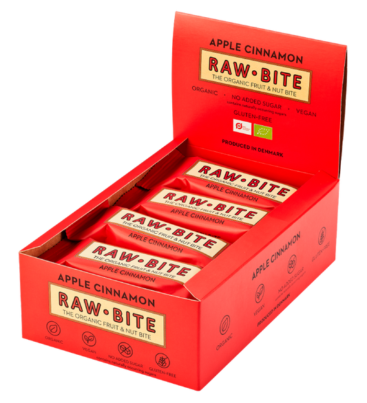 Op deze afbeelding staat een doos met RAWBITE appel kaneel eiwitrepen. Deze doos bevat 12 repen van 50 gram per reep.